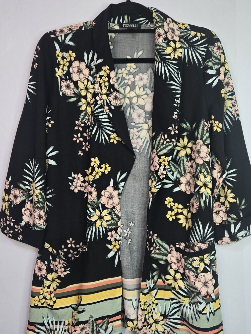 ROZ&ALI Women Size S Floral Black Lightweight Women's Tropical Print Jacket